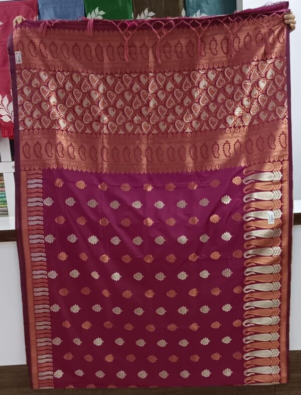 The Elegance of Banaras Silk: A Timeless Fashion Statement
